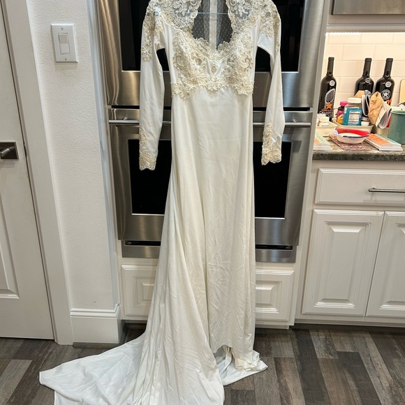 Vintage Dresses & Skirts - Vintage Ivory Lace Bridal Gown with train no size tag XS? Has union tag 70’s